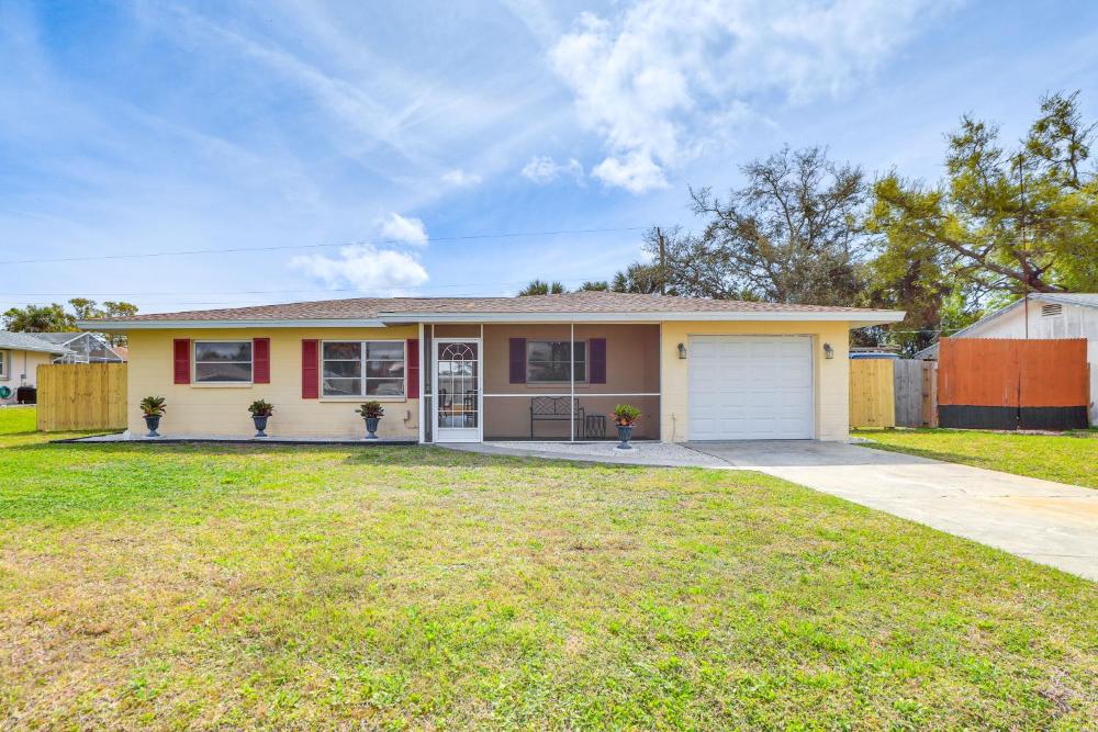 Venice Home with Fenced Yard 4 Mi to Beach!